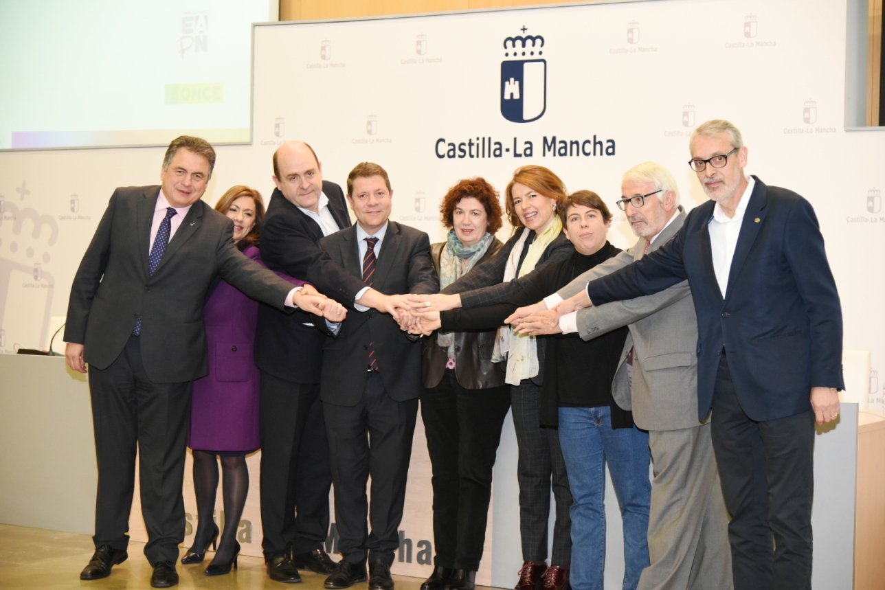 El presidente regional, Emiliano García-Page, ha participado en Toledo en la presentación de la Mesa del Tercer Sector de Castilla-La Mancha